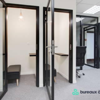 Bureau privé 131 m² 32 postes Coworking Rue Royale Saint-Cloud 92210 - photo 1